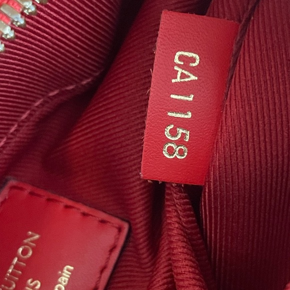 Price is FIrM*Louis Vuitton Saintonge - Picture 11 of 16